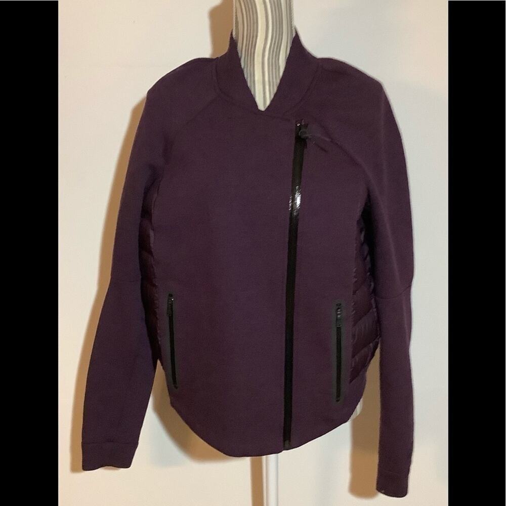 Nike Women’s RARE Areoloft 800 NWOT Size L